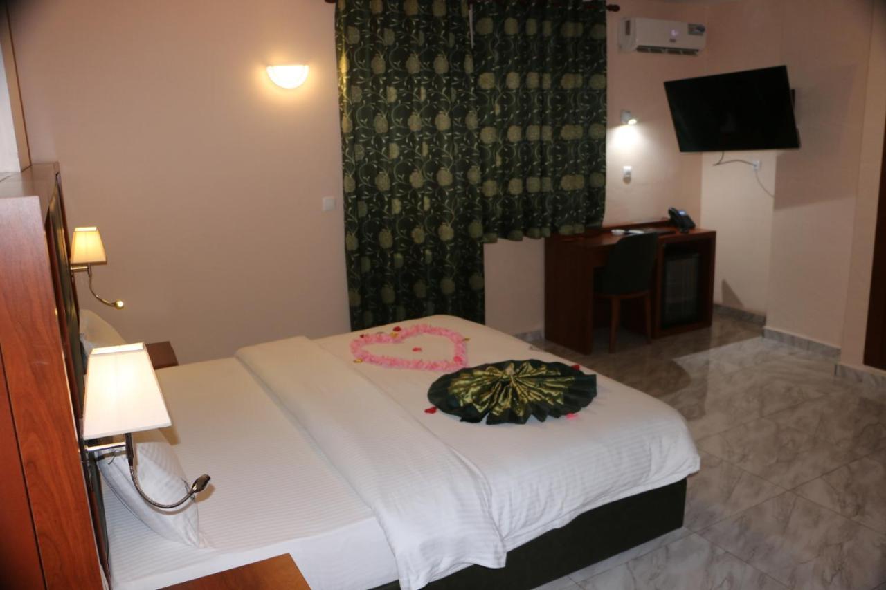 Hotel Jouvence International Yaounde Ngoại thất bức ảnh