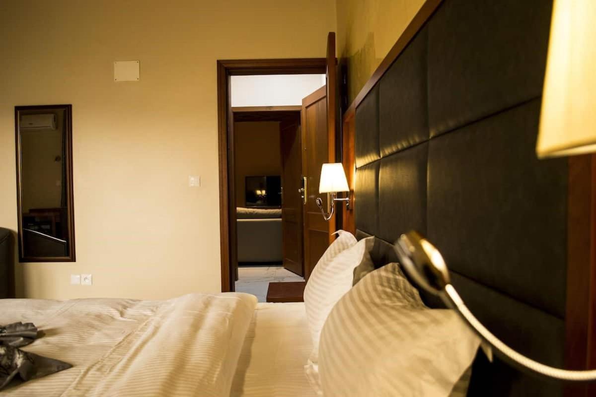 Hotel Jouvence International Yaounde Ngoại thất bức ảnh