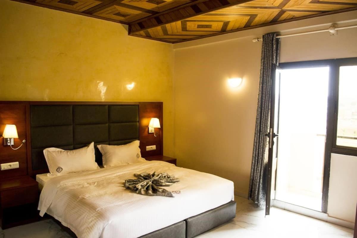 Hotel Jouvence International Yaounde Ngoại thất bức ảnh